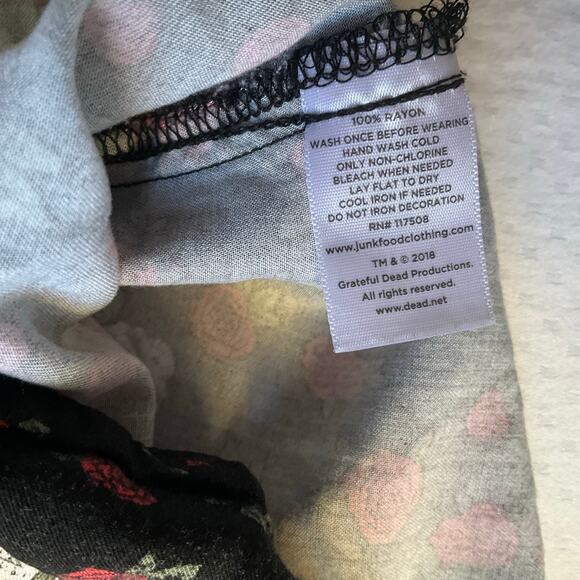 Junk Food Women’s Long Sleeve Rayon Wrap Blouse size L, Black & Red Roses - Picture 5 of 7